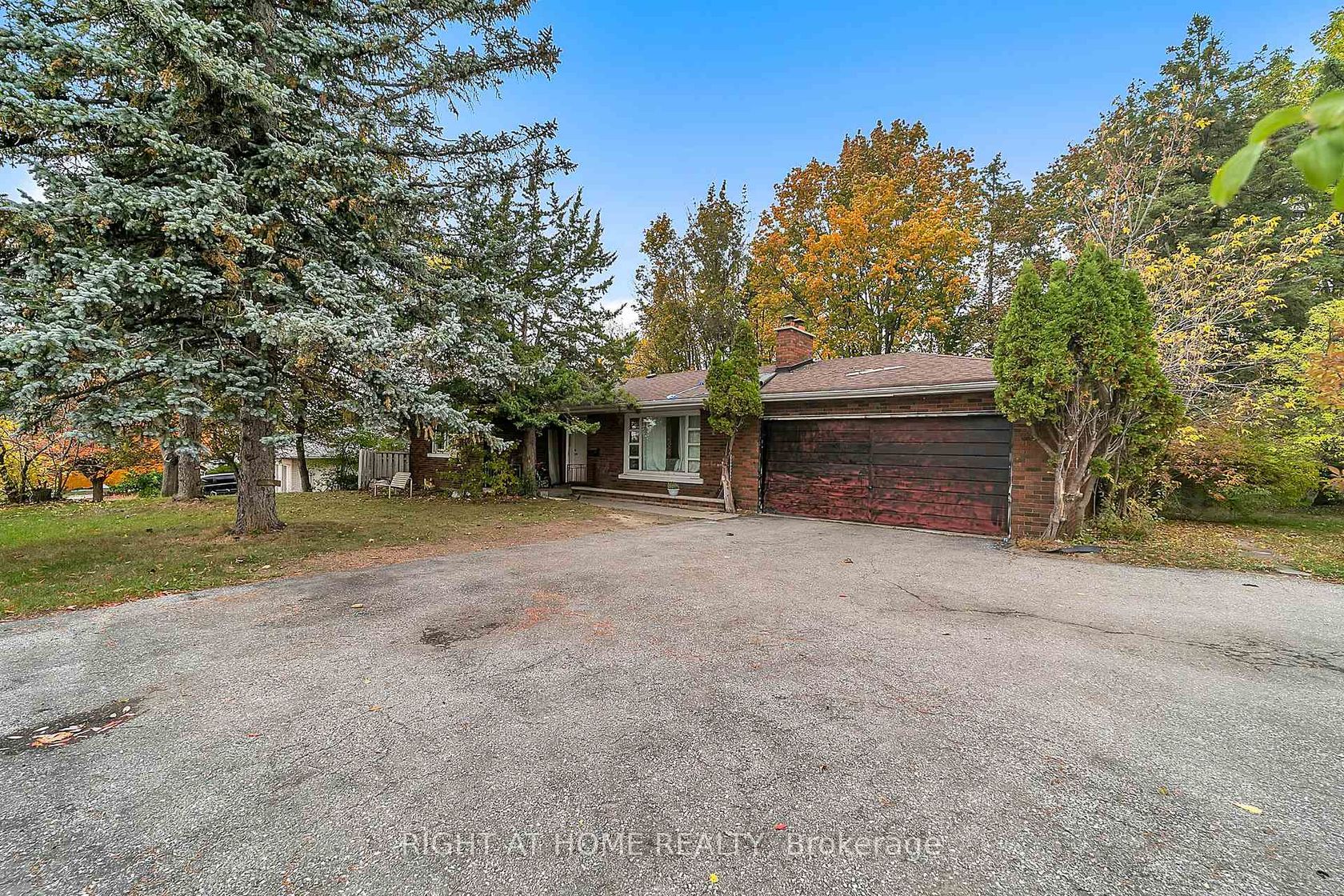 1029 Davis Drive, Leslie Valley, Newmarket photo number 2
