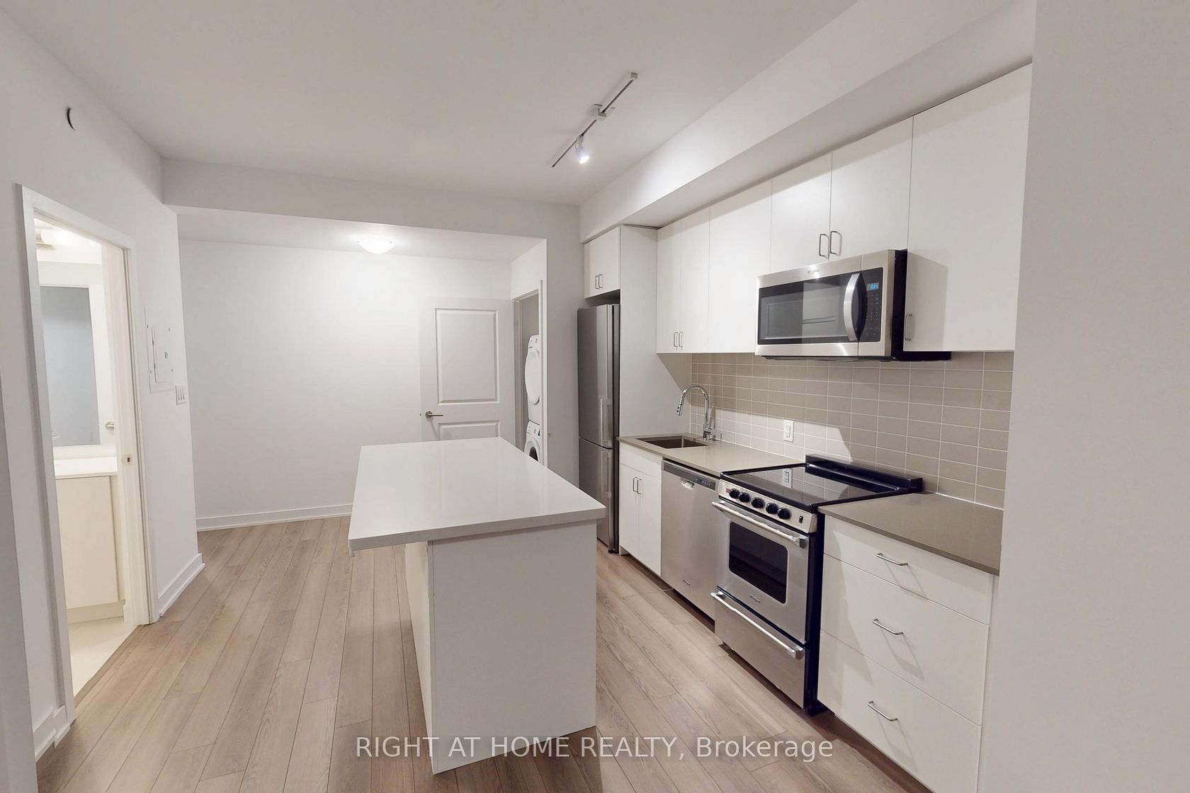Photo 3 at 501 - 2799 Kingston Road, Cliffcrest, Toronto Photo 3 at 501 - 2799 Kingston Road, Cliffcrest, Toronto