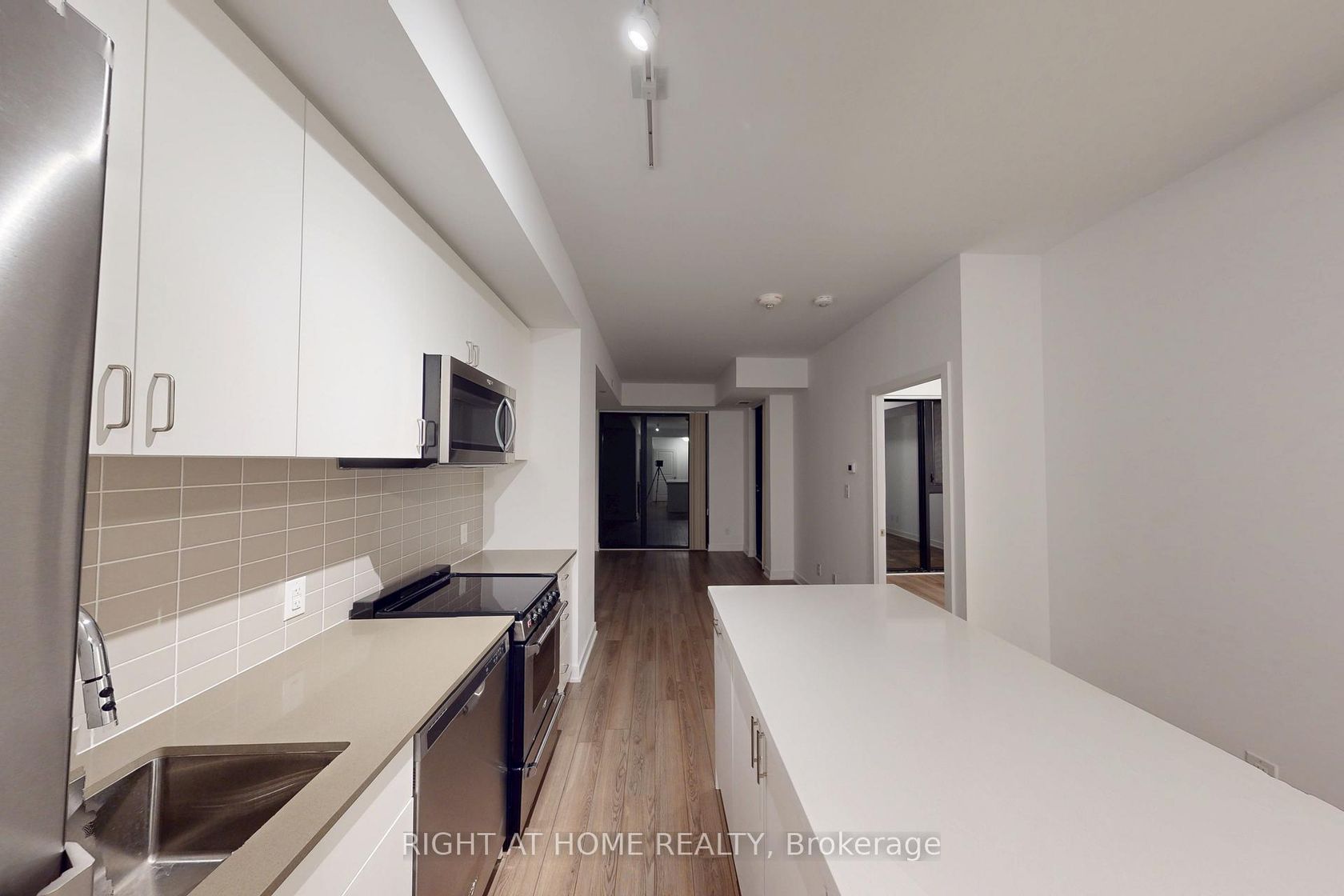 Photo 8 at 501 - 2799 Kingston Road, Cliffcrest, Toronto Photo 8 at 501 - 2799 Kingston Road, Cliffcrest, Toronto