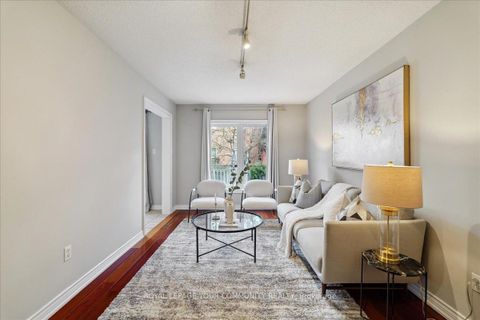 Photo 9 at 35 Timberview Drive, Patterson, Vaughan