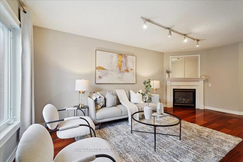 Photo 10 at 35 Timberview Drive, Patterson, Vaughan