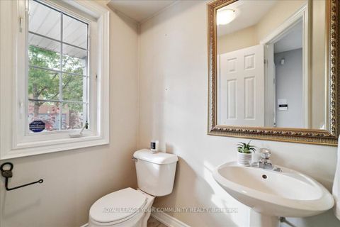 Photo 11 at 35 Timberview Drive, Patterson, Vaughan