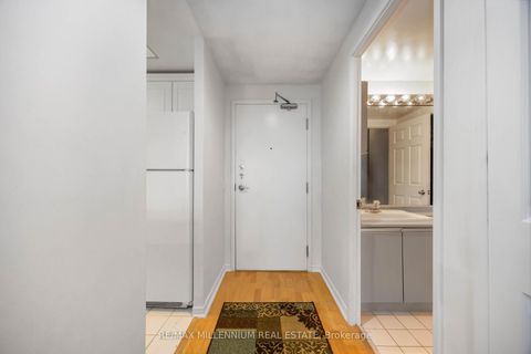 Photo 4 at 312 - 7 Bishop Avenue, Newtonbrook East, Toronto
