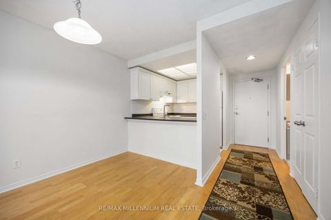 Photo 6 at 312 - 7 Bishop Avenue, Newtonbrook East, Toronto
