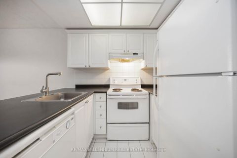 Photo 8 at 312 - 7 Bishop Avenue, Newtonbrook East, Toronto