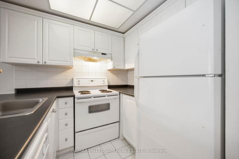 Photo 10 at 312 - 7 Bishop Avenue, Newtonbrook East, Toronto