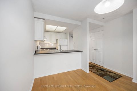 Photo 14 at 312 - 7 Bishop Avenue, Newtonbrook East, Toronto