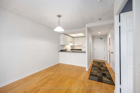 Photo 16 at 312 - 7 Bishop Avenue, Newtonbrook East, Toronto