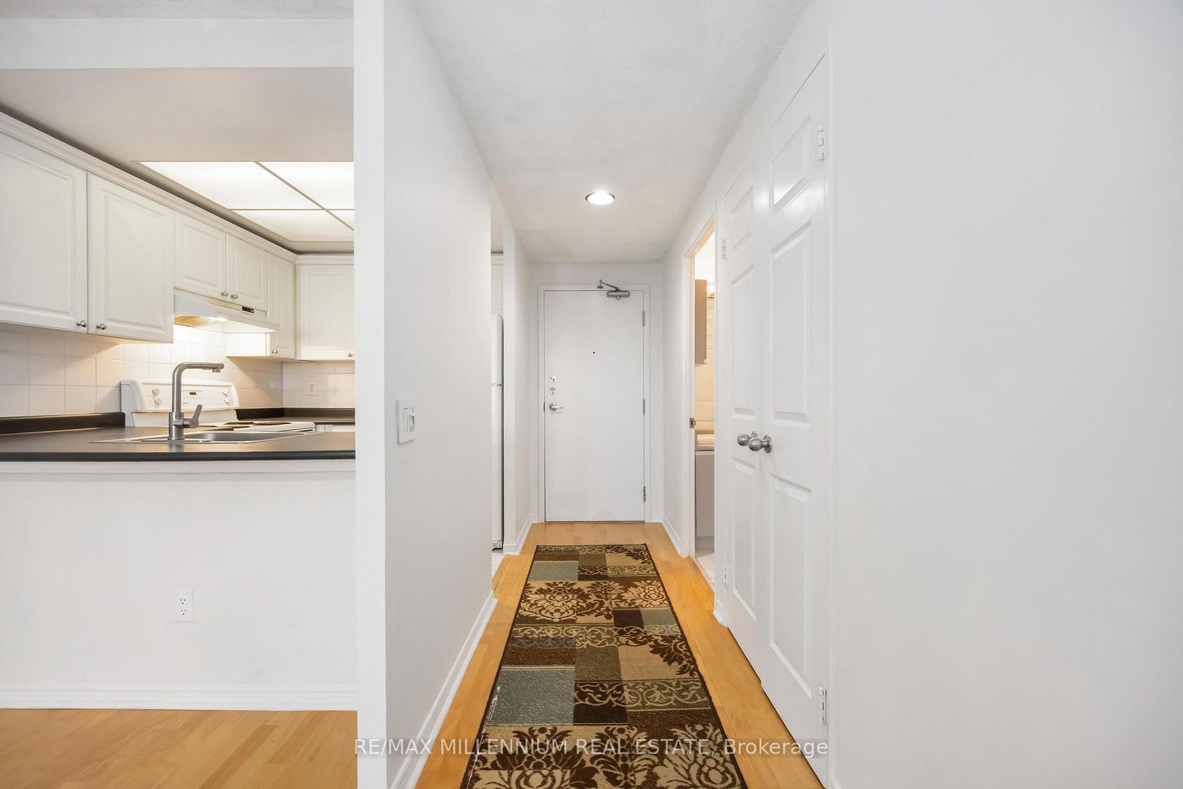 Photo 5 at 312 - 7 Bishop Avenue, Newtonbrook East, Toronto Photo 5 at 312 - 7 Bishop Avenue, Newtonbrook East, Toronto