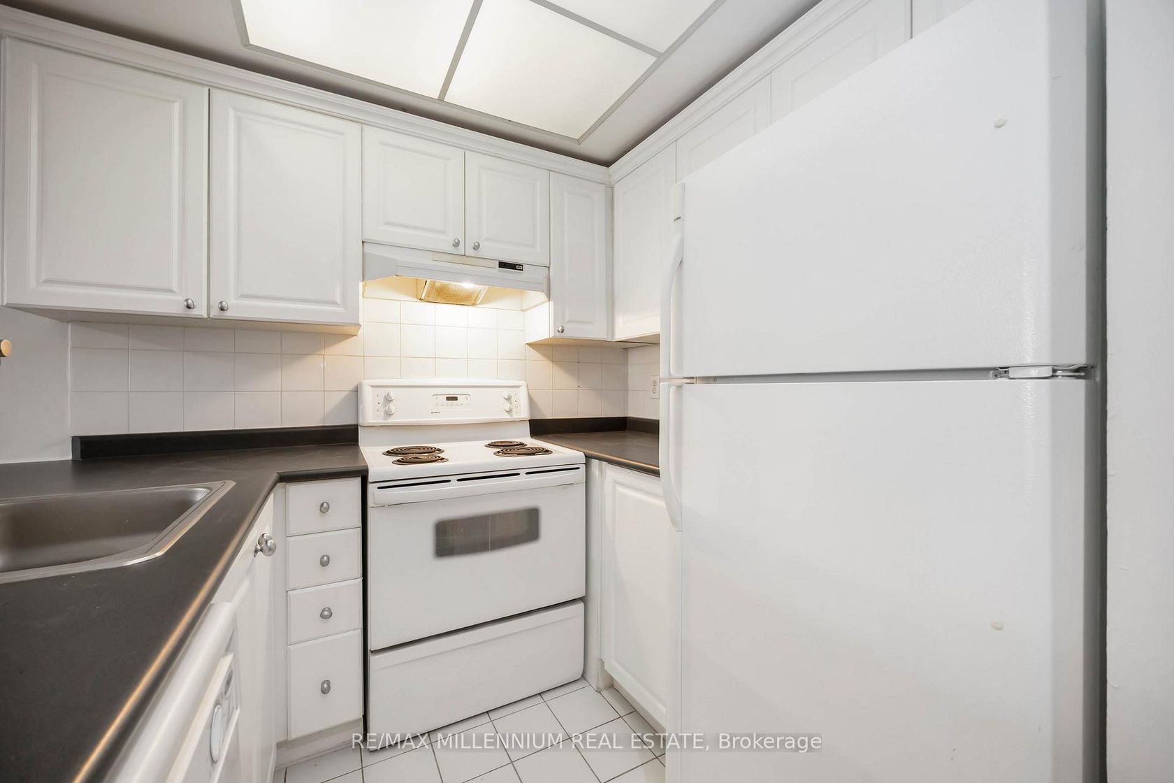 Photo 10 at 312 - 7 Bishop Avenue, Newtonbrook East, Toronto Photo 10 at 312 - 7 Bishop Avenue, Newtonbrook East, Toronto