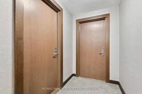 Photo 7 at 2201 - 386 Yonge Street, Bay Street Corridor, Toronto