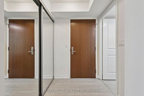 Photo 12 at 2201 - 386 Yonge Street, Bay Street Corridor, Toronto