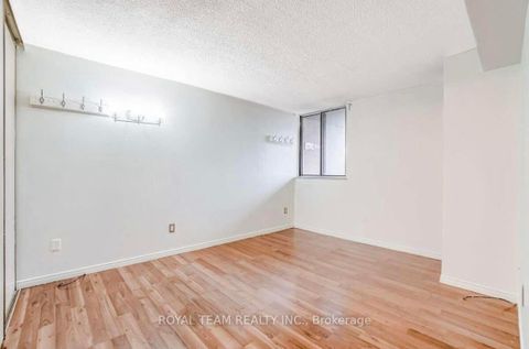 Photo 7 at 1001 - 10 Martha Eaton Way, Amesbury, Toronto