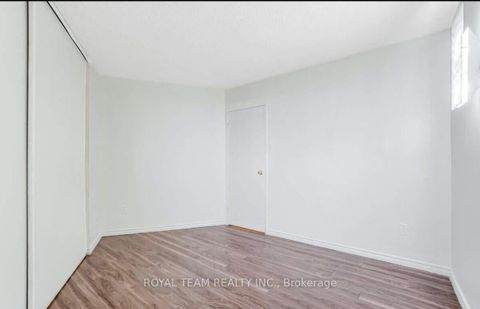 Photo 11 at 1001 - 10 Martha Eaton Way, Amesbury, Toronto