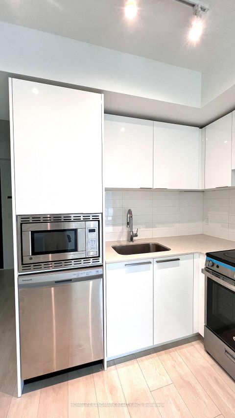 Photo 4 at 2009 - 501 Yonge Street, Yonge Corridor, Toronto Photo 4 at 2009 - 501 Yonge Street, Yonge Corridor, Toronto