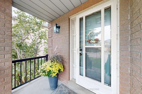 Photo 3 at 44 Tumbleweed Court, East Woodbridge, Vaughan