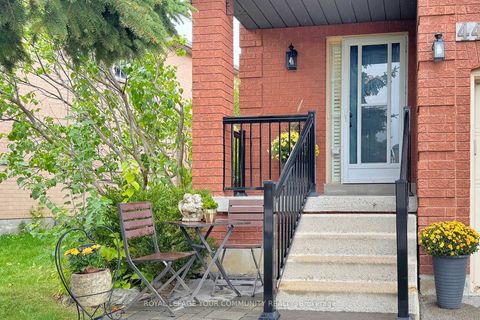 Photo 4 at 44 Tumbleweed Court, East Woodbridge, Vaughan