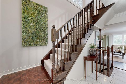 Photo 5 at 44 Tumbleweed Court, East Woodbridge, Vaughan