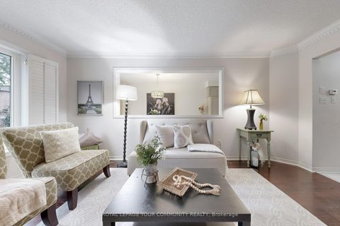 Photo 6 at 44 Tumbleweed Court, East Woodbridge, Vaughan