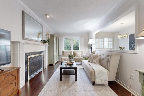 Photo 7 at 44 Tumbleweed Court, East Woodbridge, Vaughan