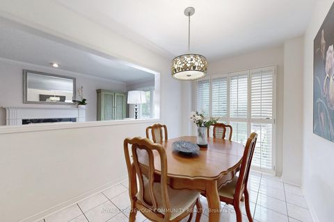 Photo 12 at 44 Tumbleweed Court, East Woodbridge, Vaughan