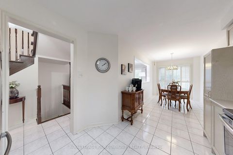 Photo 13 at 44 Tumbleweed Court, East Woodbridge, Vaughan
