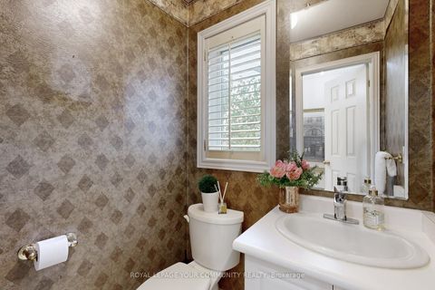 Photo 14 at 44 Tumbleweed Court, East Woodbridge, Vaughan