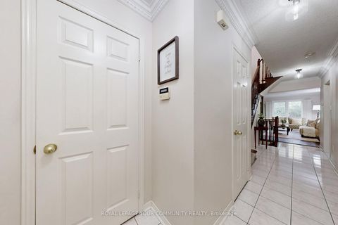 Photo 15 at 44 Tumbleweed Court, East Woodbridge, Vaughan