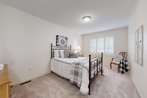 Photo 16 at 44 Tumbleweed Court, East Woodbridge, Vaughan