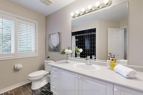 Photo 19 at 44 Tumbleweed Court, East Woodbridge, Vaughan