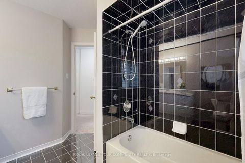 Photo 20 at 44 Tumbleweed Court, East Woodbridge, Vaughan