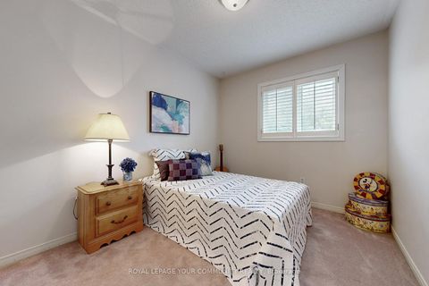 Photo 23 at 44 Tumbleweed Court, East Woodbridge, Vaughan