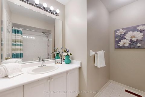 Photo 25 at 44 Tumbleweed Court, East Woodbridge, Vaughan