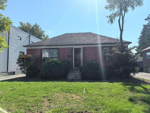 Photo 2 at 21 Norcross Road, Clanton Park, Toronto