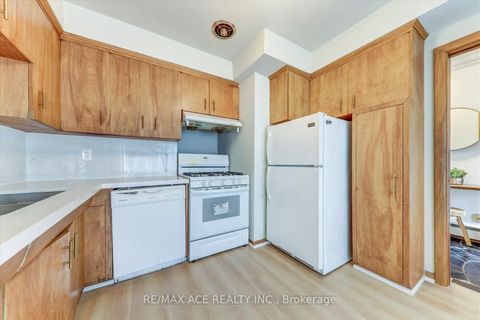 Photo 7 at 77 Perivale Crescent, Bendale, Toronto