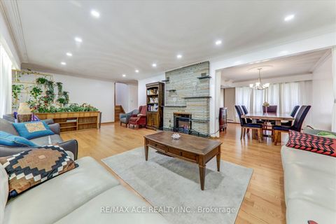 Photo 10 at 77 Perivale Crescent, Bendale, Toronto