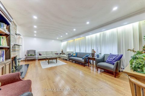 Photo 11 at 77 Perivale Crescent, Bendale, Toronto