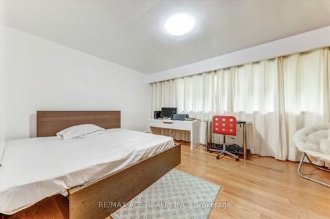 Photo 13 at 77 Perivale Crescent, Bendale, Toronto
