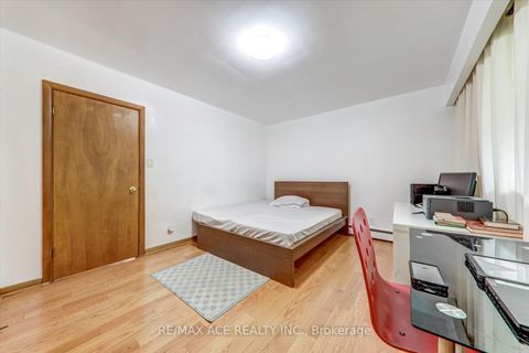 Photo 14 at 77 Perivale Crescent, Bendale, Toronto