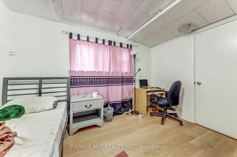Photo 32 at 77 Perivale Crescent, Bendale, Toronto