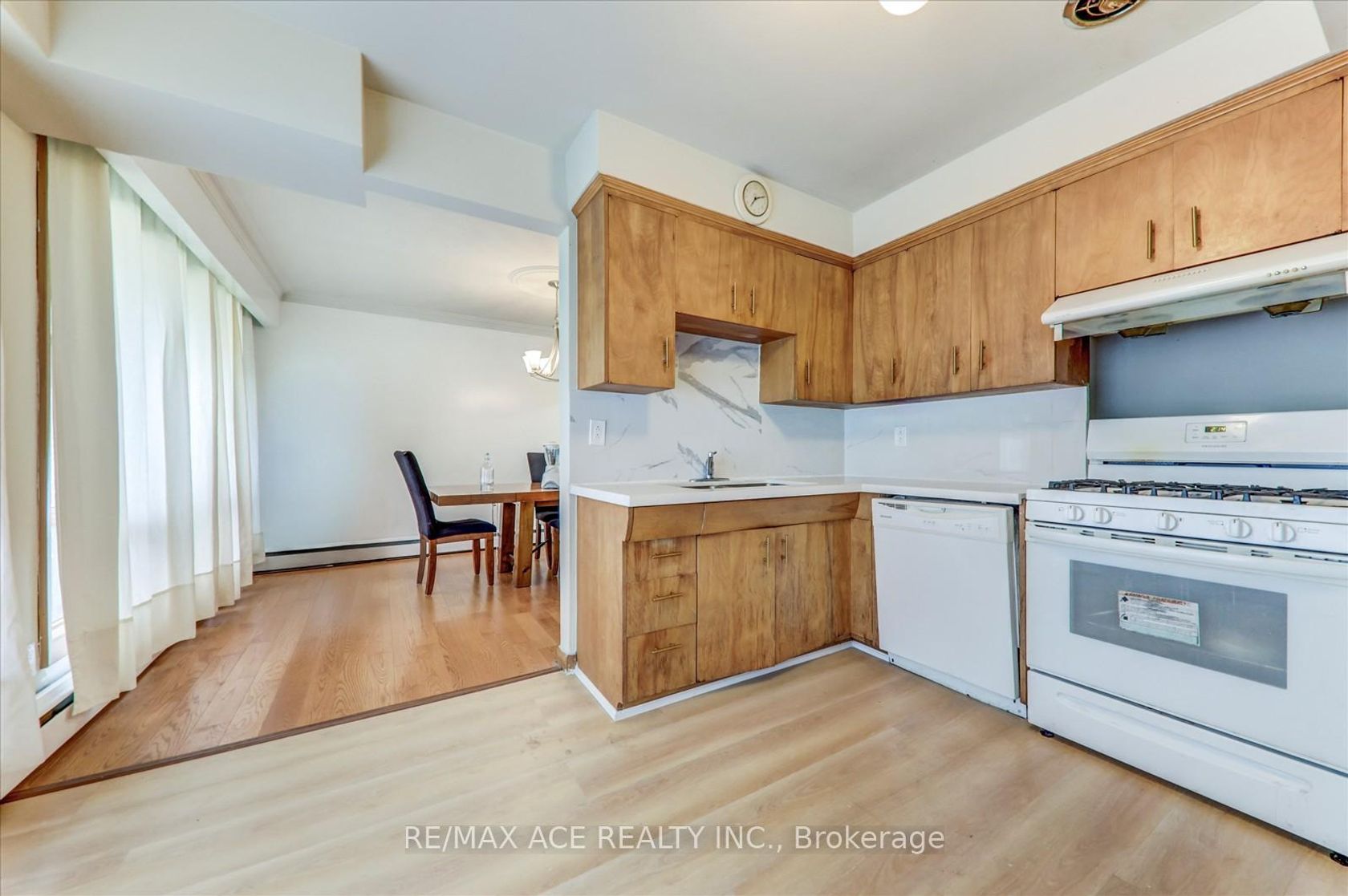 Photo 5 at 77 Perivale Crescent, Bendale, Toronto Photo 5 at 77 Perivale Crescent, Bendale, Toronto
