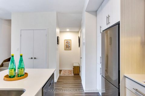 Photo 15 at 98 - 20 William Jackson Way, New Toronto, Toronto