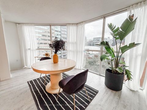 Photo 2 at 813 - 701 King Street W, Niagara, Toronto