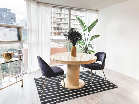 Photo 4 at 813 - 701 King Street W, Niagara, Toronto