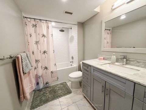 Photo 11 at 813 - 701 King Street W, Niagara, Toronto