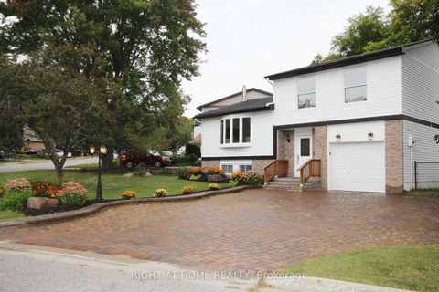 Photo 1 at 832 Boronia Crescent, Leslie Valley, Newmarket