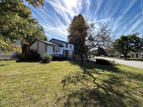 Photo 4 at 832 Boronia Crescent, Leslie Valley, Newmarket