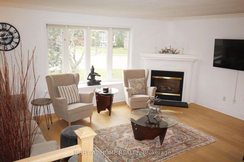 Photo 5 at 832 Boronia Crescent, Leslie Valley, Newmarket
