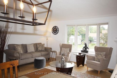 Photo 7 at 832 Boronia Crescent, Leslie Valley, Newmarket
