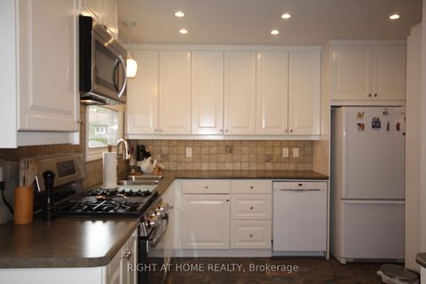 Photo 11 at 832 Boronia Crescent, Leslie Valley, Newmarket